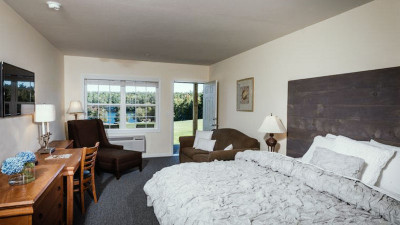 SUMMER HOUSE - KING (HANDICAPPED ACCESSIBLE)