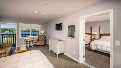 SUMMER HOUSE - ADJOINING ROOMS